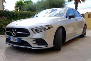 MERCEDES CLASSE a 180d PREMIUM AMG