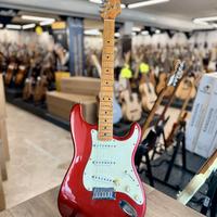 FENDER STRATOCASTER N1061519 + CUSTODIA