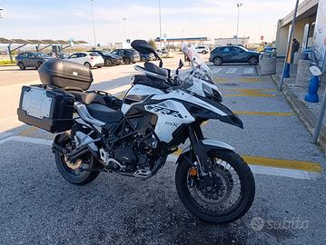 moto Benelli trk 502x