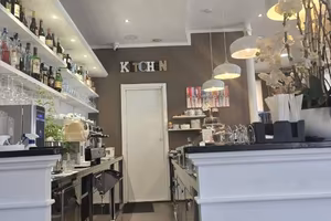 Attività / Licenza di 75 m² a Vallecrosia
