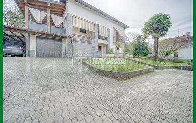 Villa singola con ampio giardino e box doppio