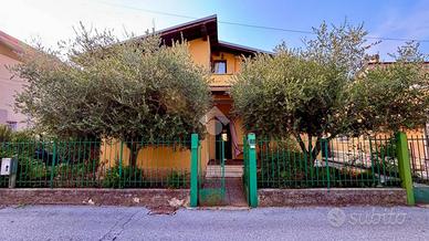 VILLA SINGOLA A REZZATO