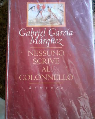 libro Nessuno scrive al colonnello