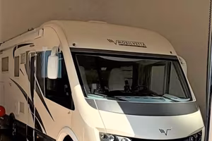 Mobilvetta K-Yacht 85 e vespa Piaggio 125