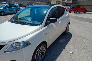 Lancia y 2014