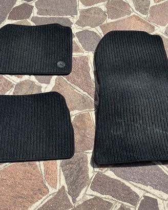 3 tappetini usati interni mercedes 190 originali