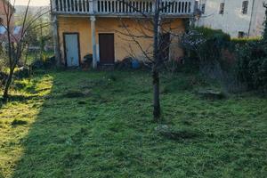 Casa con giardino