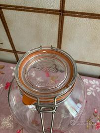 Barattoli  in vetro capienti e bottiglie