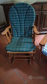 Poltrona a dondolo in legno
