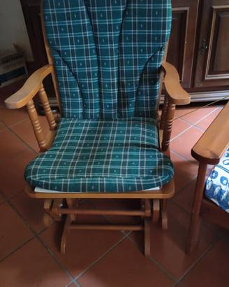 Poltrona a dondolo in legno