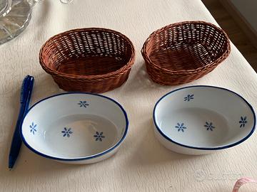 Dodici vassoietti in ceramica ognuno cest vimini