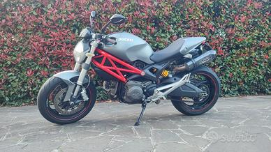 DUCATI MONSTER 696 PLUS