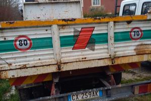 IVECO 80 E 15 Ribaltabile con Gru