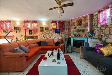 Salotto completo con mobili