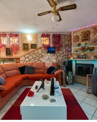 Salotto completo con mobili