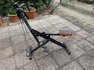 Attrezzo per addominali reclinabile