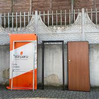 Porta blondata fuori misura