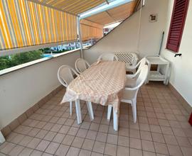 Deliziosa casa sul lungomare in parco con piscina