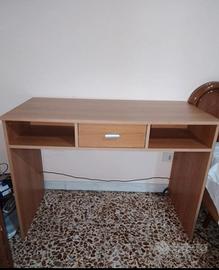  Scrivania e sedia per PC 