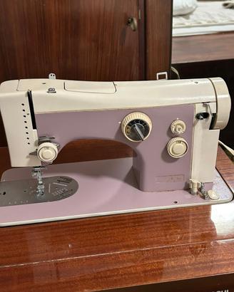 Macchina da cucire Necchi con mobiletto