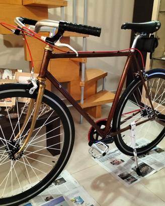 Bicicletta a scatto fisso con ruota flip-flop