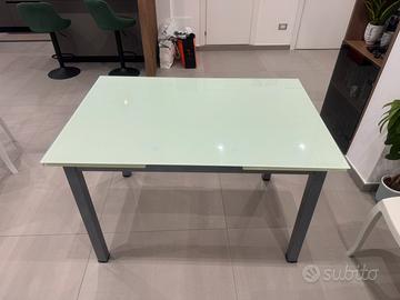 Tavolo allungabile in vetro temperato