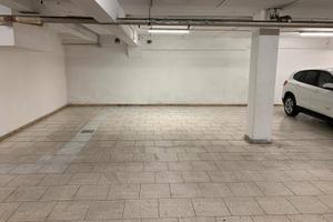 Posto Auto,moto Parcheggio Privato Garage Coperto