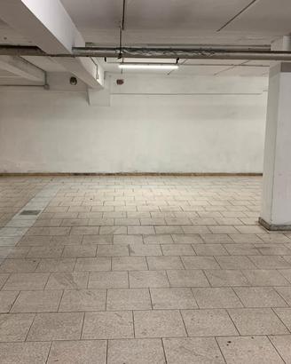 Posto Auto,moto Parcheggio Privato Garage Coperto