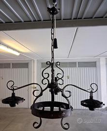 Lampadario antico in ferro battuto