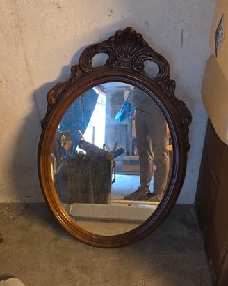 Specchio ovale vintage con cornice in legno