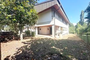 Villa Esclusiva a Due Passi dal Centro, V/892