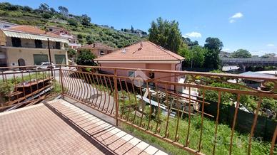 MULTILOCALE A SAN LORENZO AL MARE