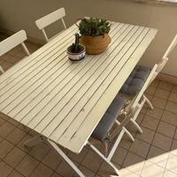 Tavolo e sedie da esterno