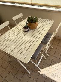 Tavolo e sedie da esterno