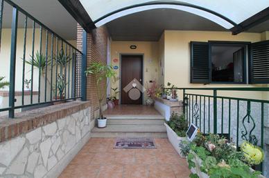 VILLA A SCHIERA A CASAGIOVE