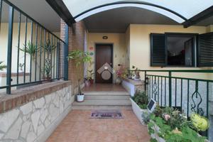 VILLA A SCHIERA A CASAGIOVE