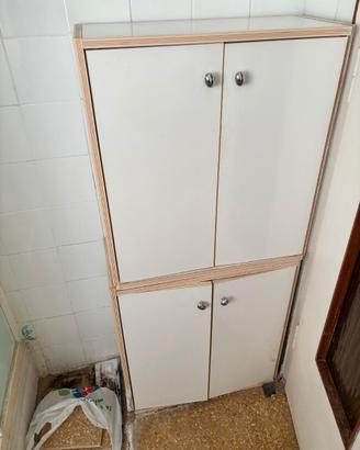 Mobile da bagno con cesto portabiancheria