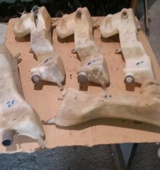 A vaschetta acqua tergicristalli multipla 1e2serie