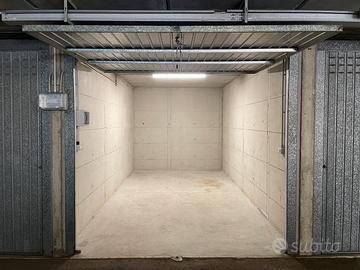 BOX autorimessa auto 15 mq via Stanislao Caboni