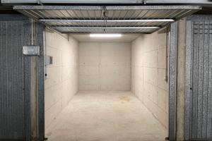 BOX autorimessa auto 15 mq via Stanislao Caboni