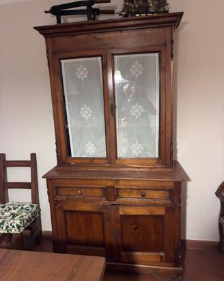Credenza antica ma tenuta bene