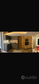 Cucina in legno e color grigio, misure in foto