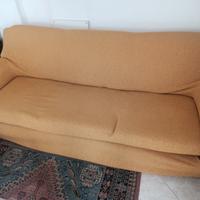 Divano tre posti e due poltrone