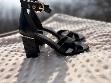 Sandali Guess