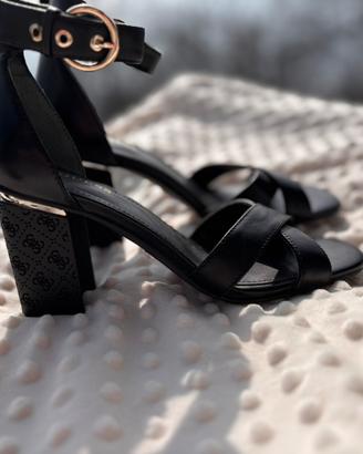 Sandali Guess