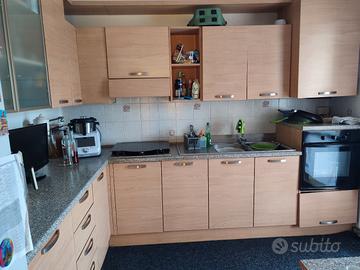 cucina  usata ma tenuta bene 