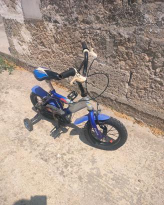 Bicicletta bambino e monopattini