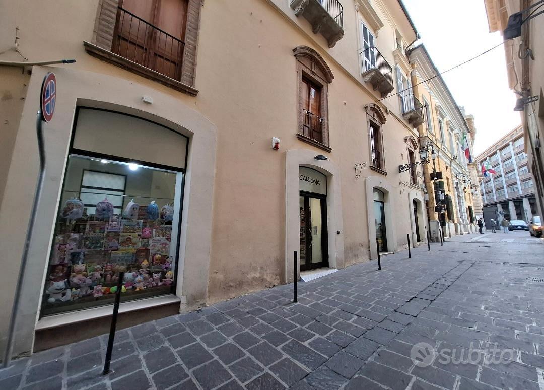 Locale commerciale 140 mq - Vista 2