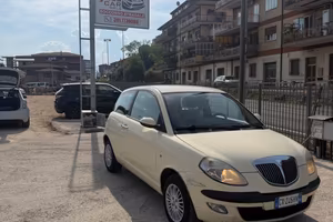 Lancia Ypsilon 1.3 MJT 75 CV Platino
