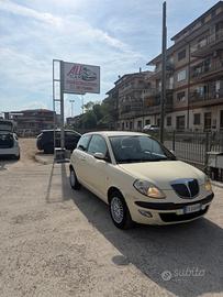 Lancia Ypsilon 1.3 MJT 75 CV Platino